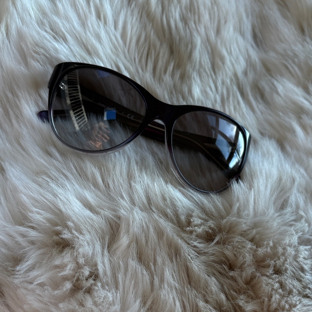 Tory Burch. Classic Women's Sunglasses - Black Gradient Lenses